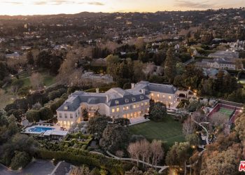 Spelling Manor Sells for $110M, July’s Priciest U.S. Home Deal is in Los Angeles